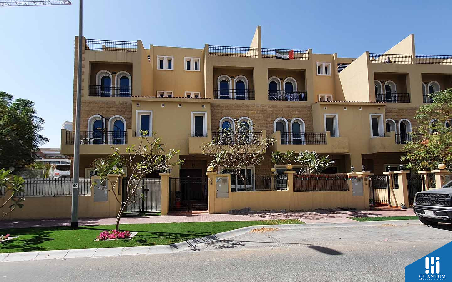 إنديجو فل، قرية جميرا الدائرية