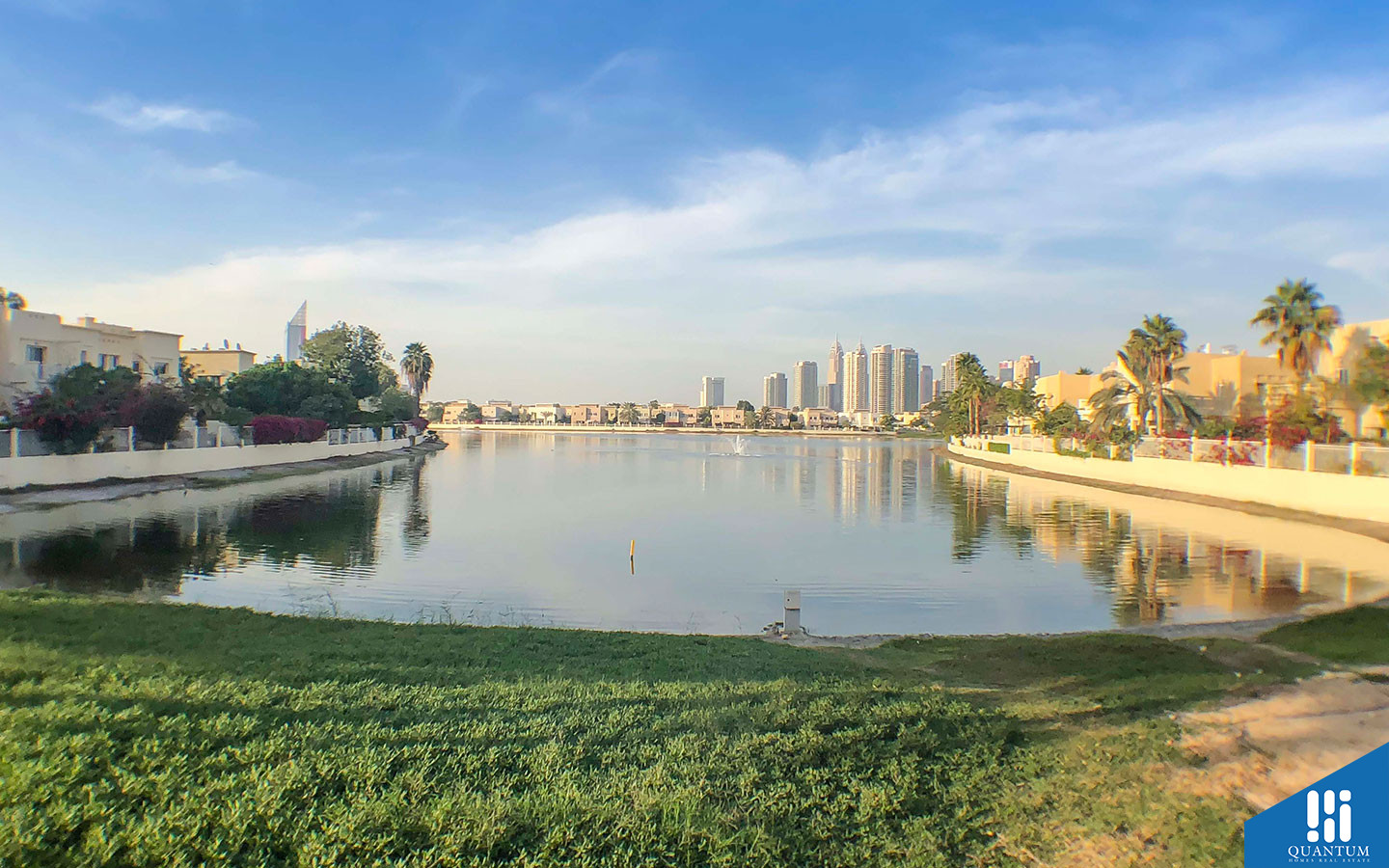 معين 5، البحيرات