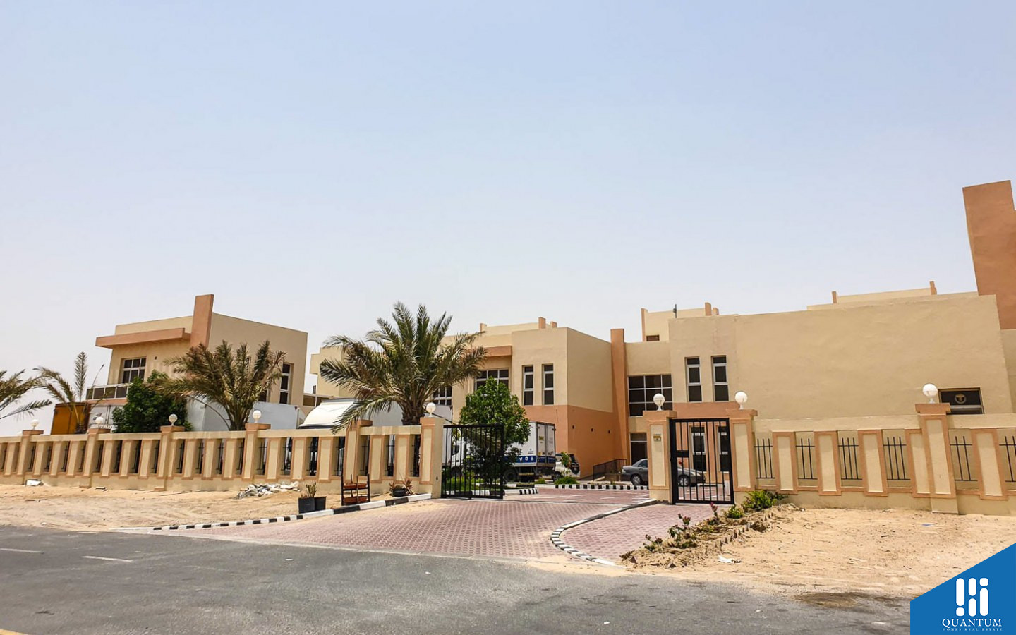 الفلل الاسبانية، مجمع دبي الصناعي