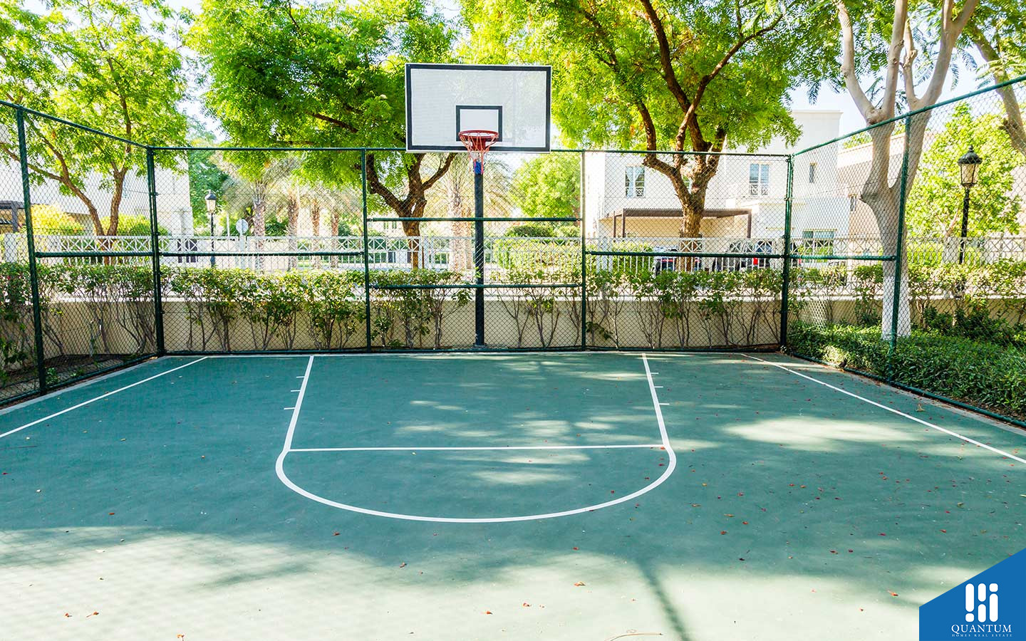 معين 5، البحيرات